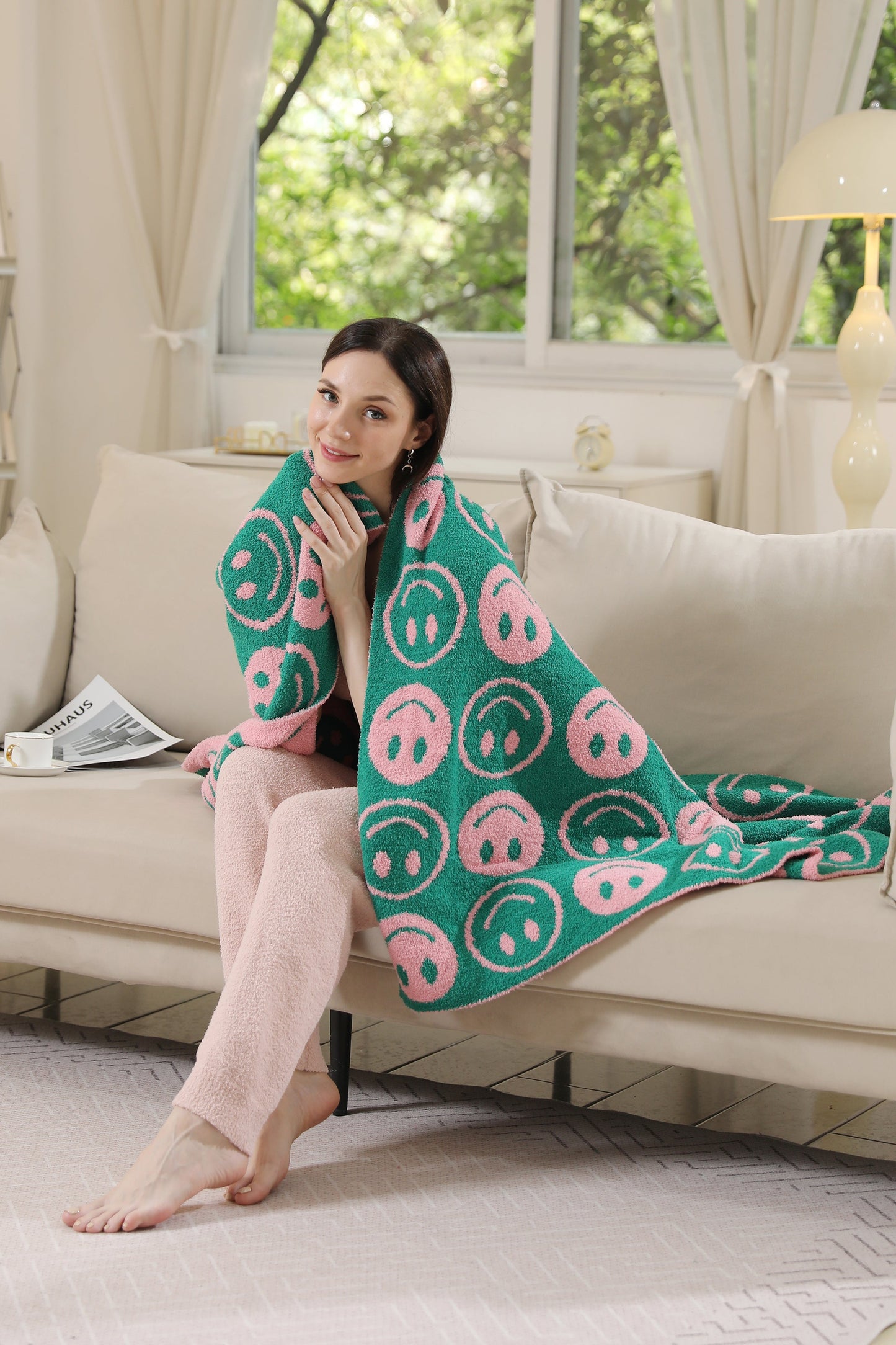 Mini Happy Face Luxe Fleece Throw Blanket – Ultra-Soft Polyester Microfiber, 130×150 cm, Cozy & Stylish Home Décor