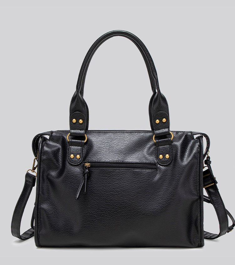 Black Handbag with Zipper – Bold & Spacious Design
