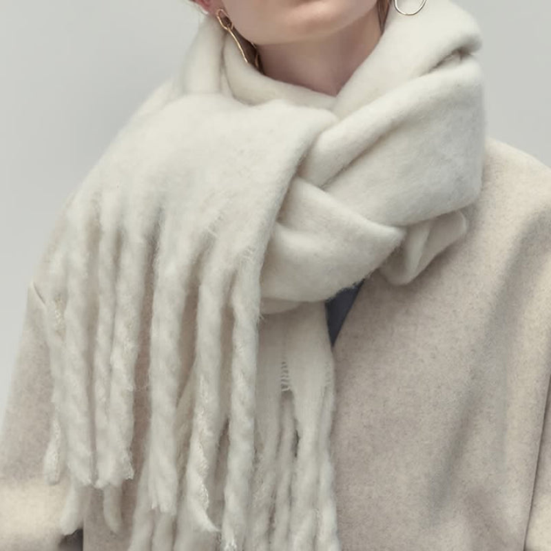 Soft & Elegant Women's Knitted Winter Scarf – Cozy Cable Knit Design for Cold Weather