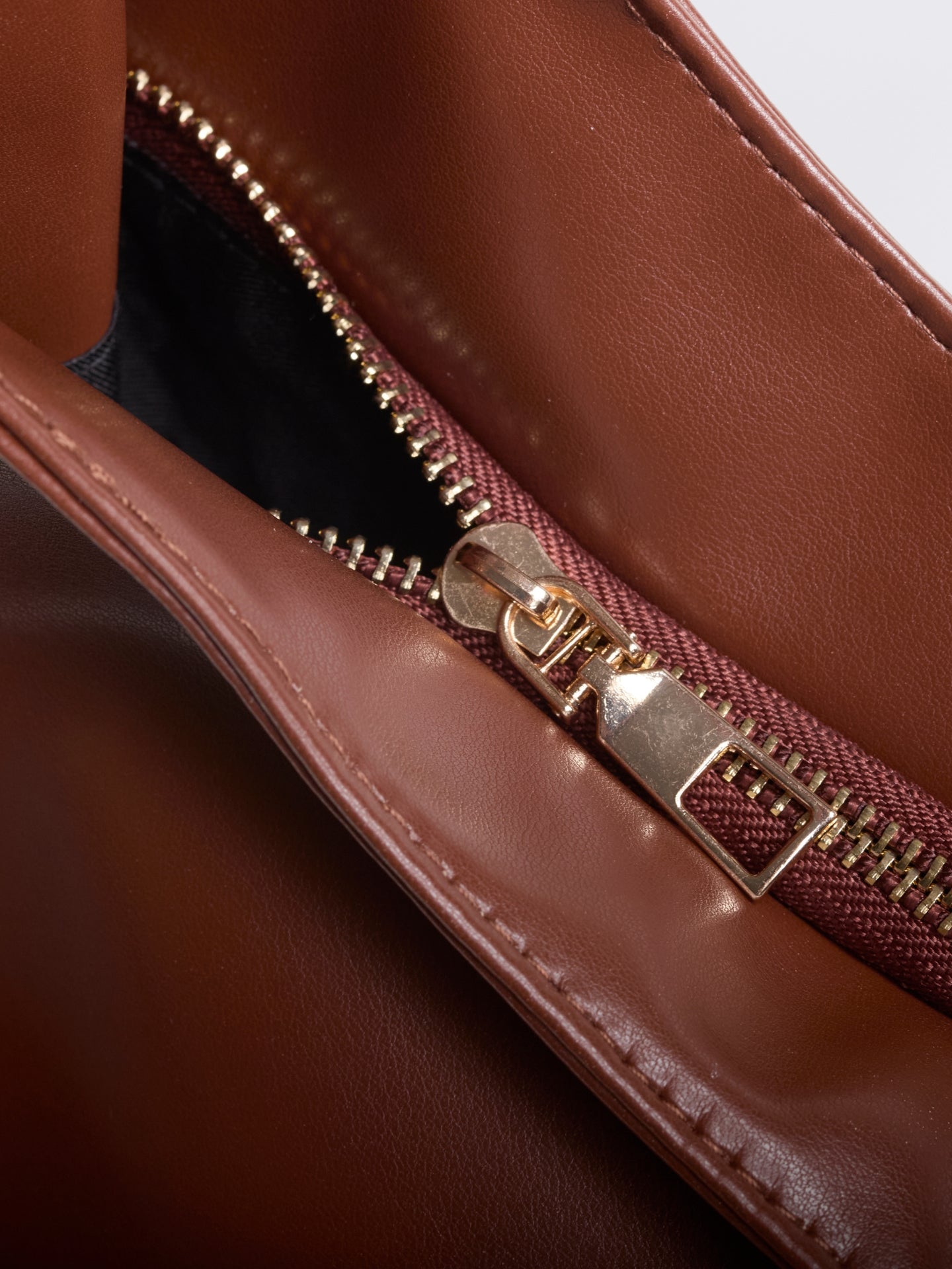 Minimalist Hobo Shoulder Bag – Vegan Leather