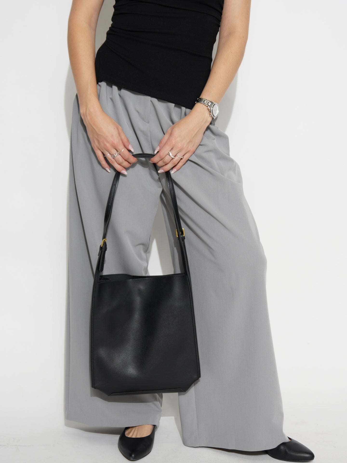 Minimalist Leather Shoulder Bag for Women – Spacious Black & Brown Elegance Handbag