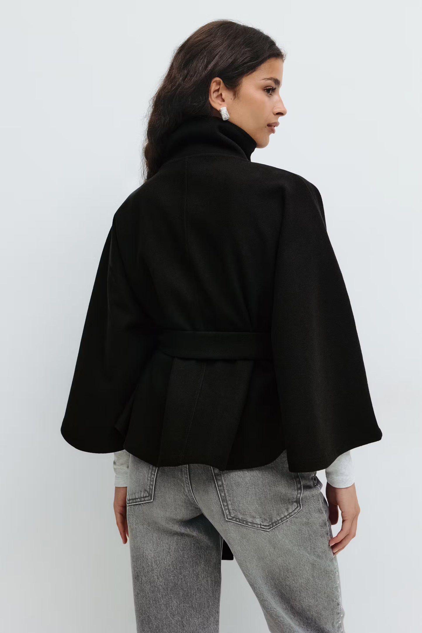 Women's Cape Jacket – Elegant Draped Outerwear for Fall 2025