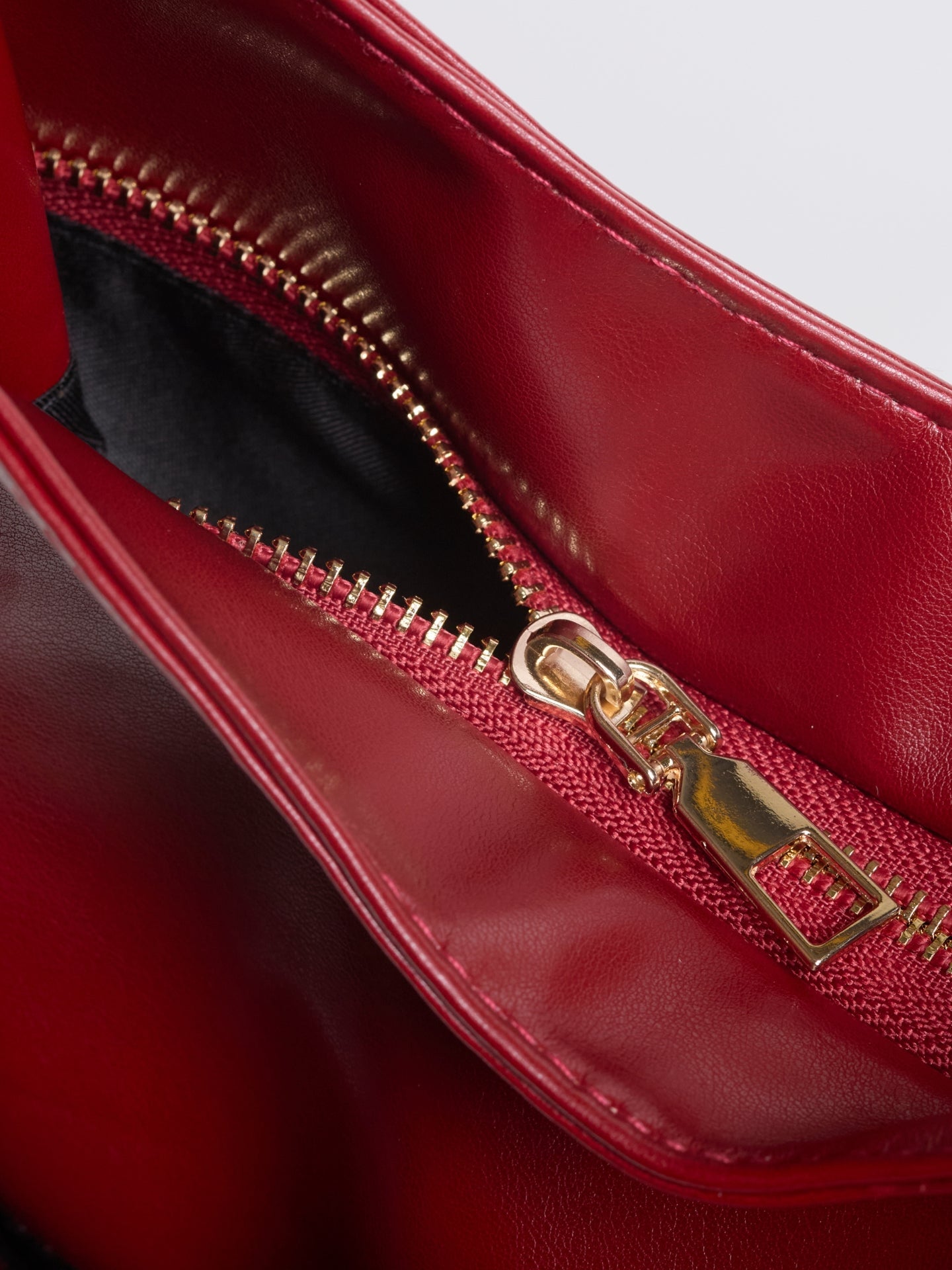 Minimalist Hobo Shoulder Bag – Vegan Leather