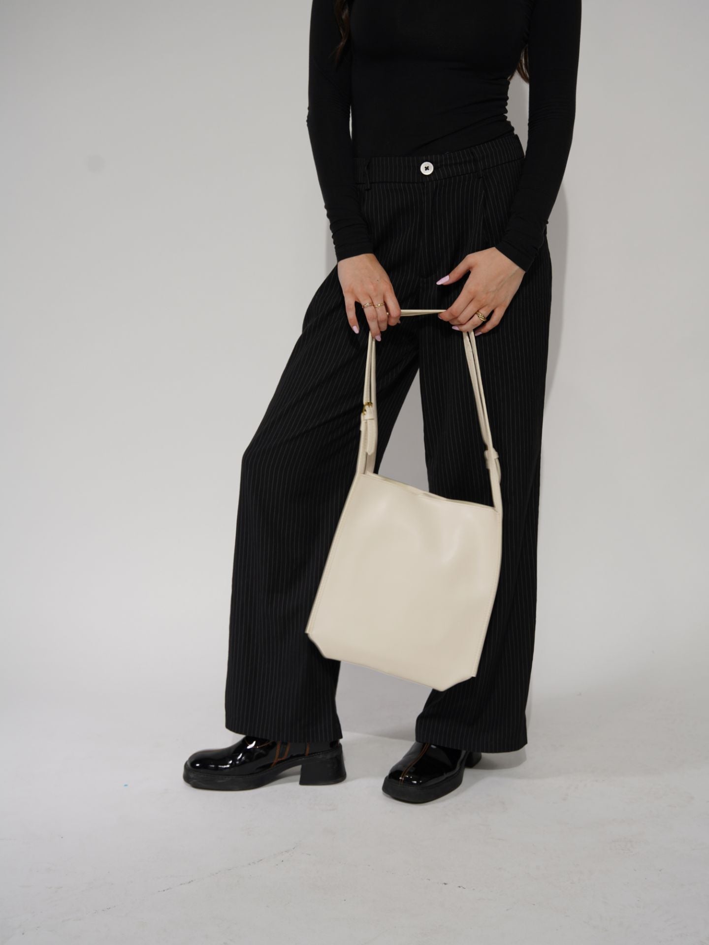 Minimalist Leather Shoulder Bag for Women – Spacious Black & Brown Elegance Handbag