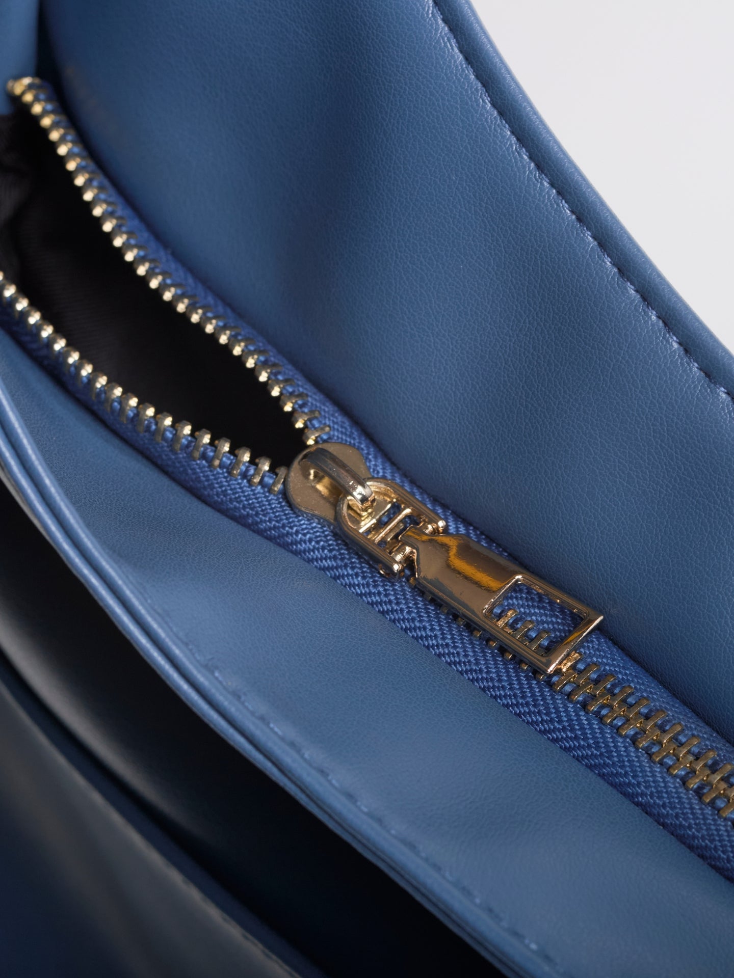 Minimalist Hobo Shoulder Bag – Vegan Leather