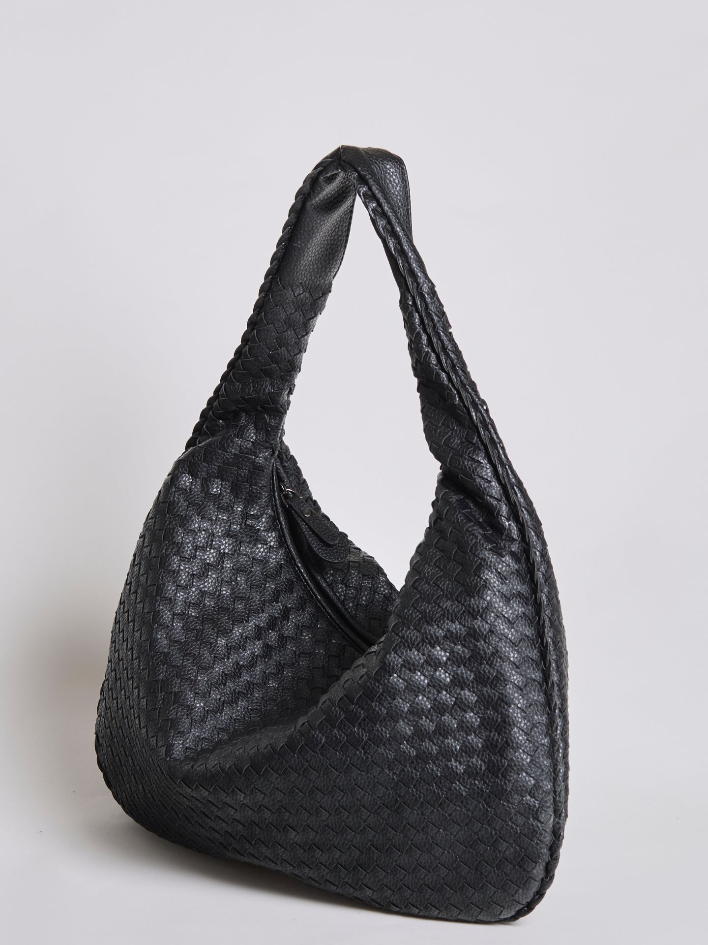 Spacious Braided Women’s Shoulder Bag – Black & Red Elegant Daily Handbag