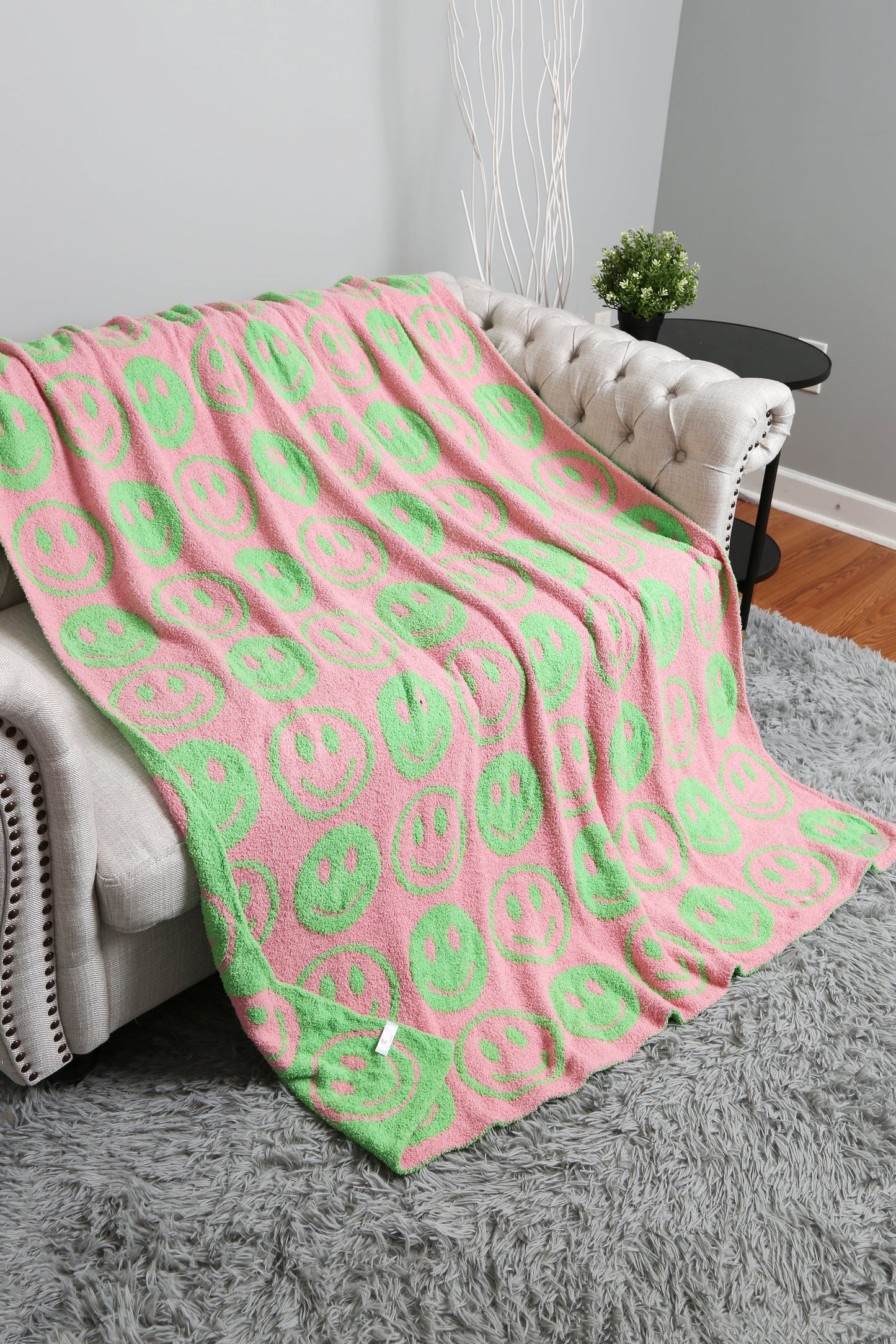 Mini Happy Face Luxe Fleece Throw Blanket – Ultra-Soft Polyester Microfiber, 130×150 cm, Cozy & Stylish Home Décor