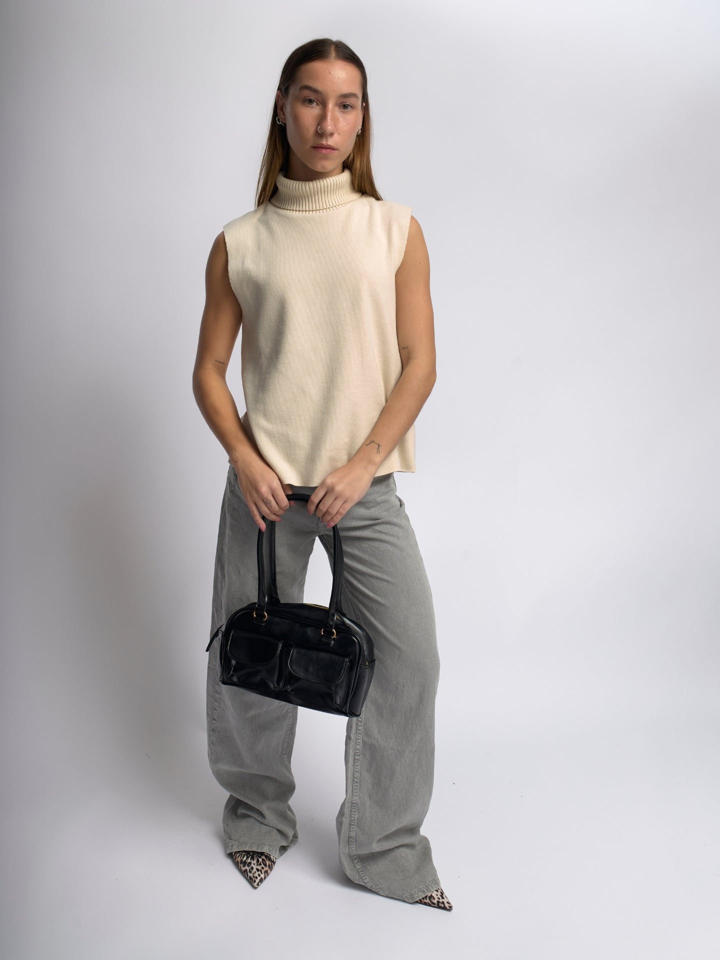 Vegan Leather Black Handbag with Dual Front Pockets – Stylish & Spacious