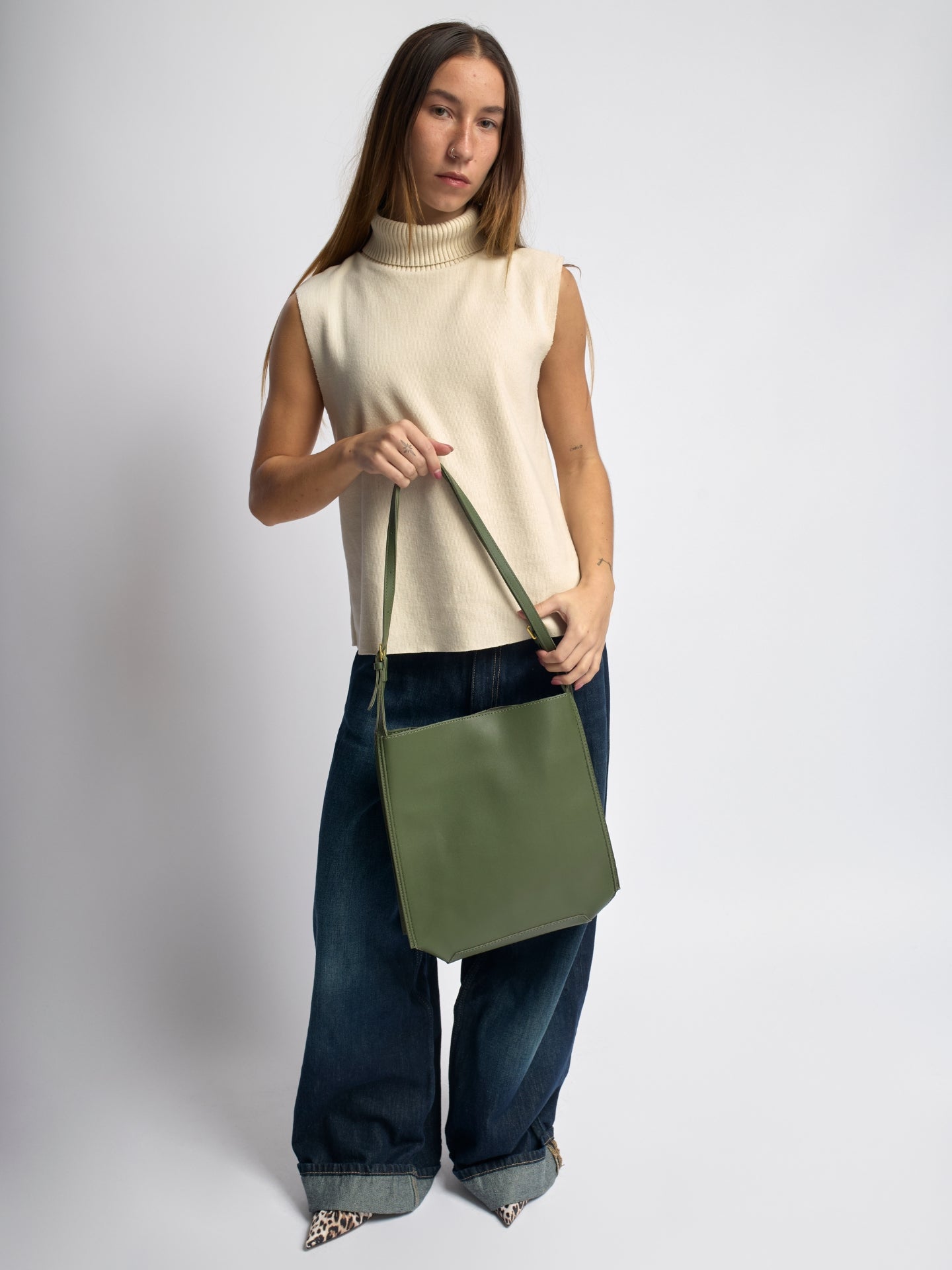 Minimalist Leather Shoulder Bag for Women – Spacious Black & Brown Elegance Handbag