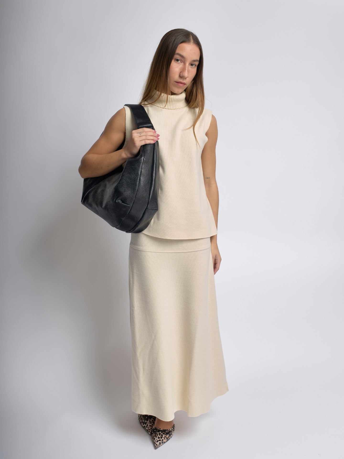 Vegan Leather Soft Hobo Shoulder Bag – Black | Sustainable & Stylish Everyday Tote