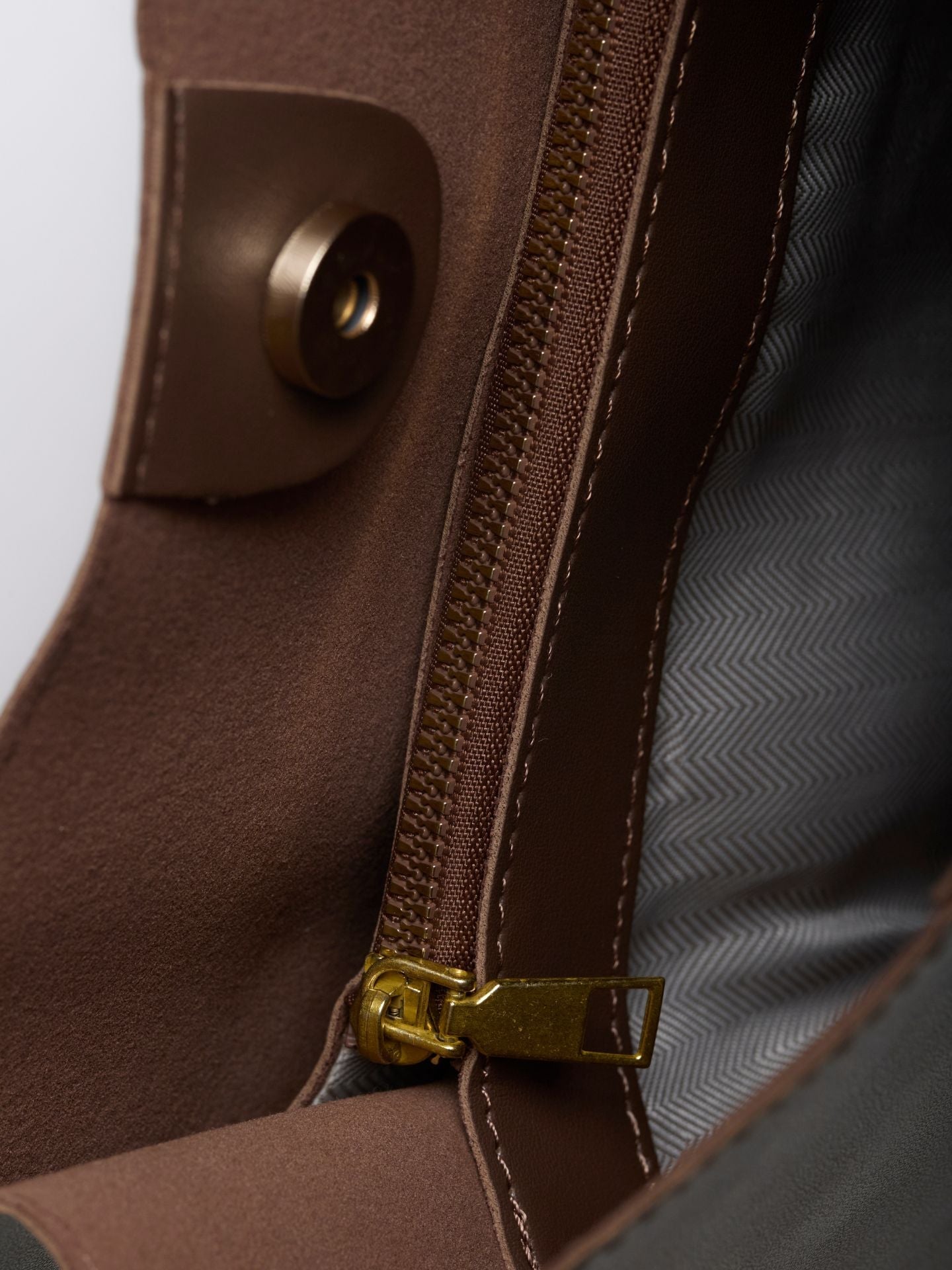 Minimalist Leather Shoulder Bag for Women – Spacious Black & Brown Elegance Handbag