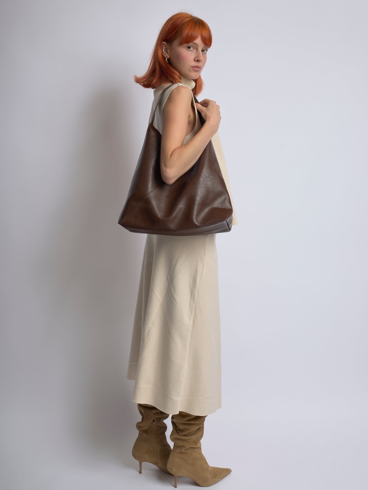 Vegan Leather Hobo Bag – Spacious, Timeless & Cruelty-Free Black Shoulder Tote