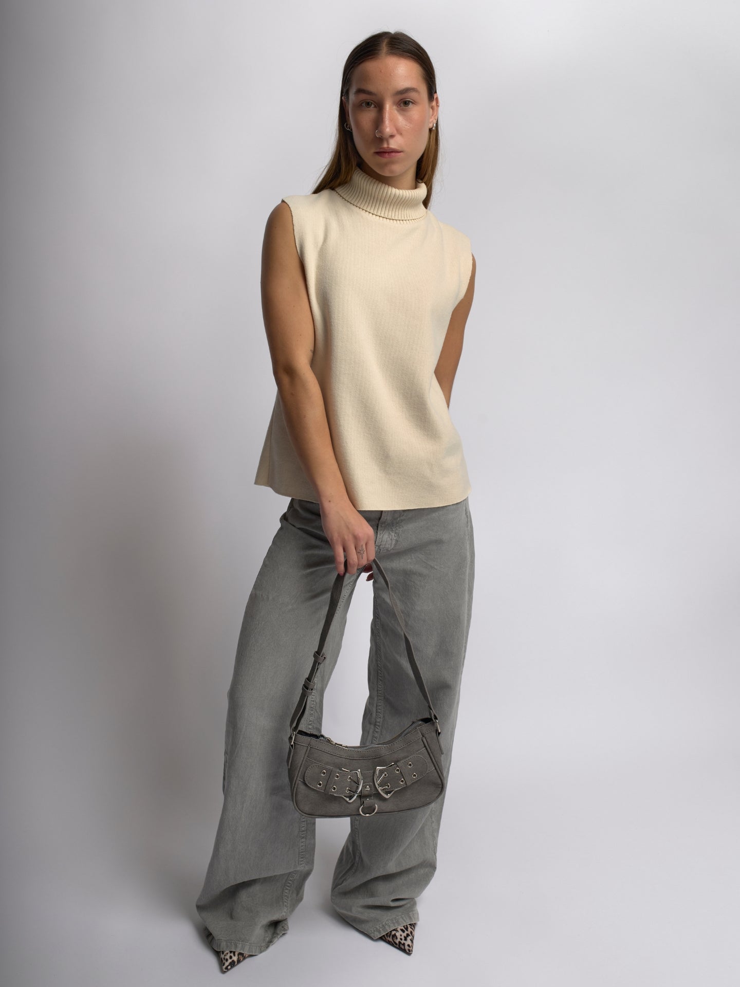 Trendy Grey Shoulder Bag with Buckle – Compact & Stylish