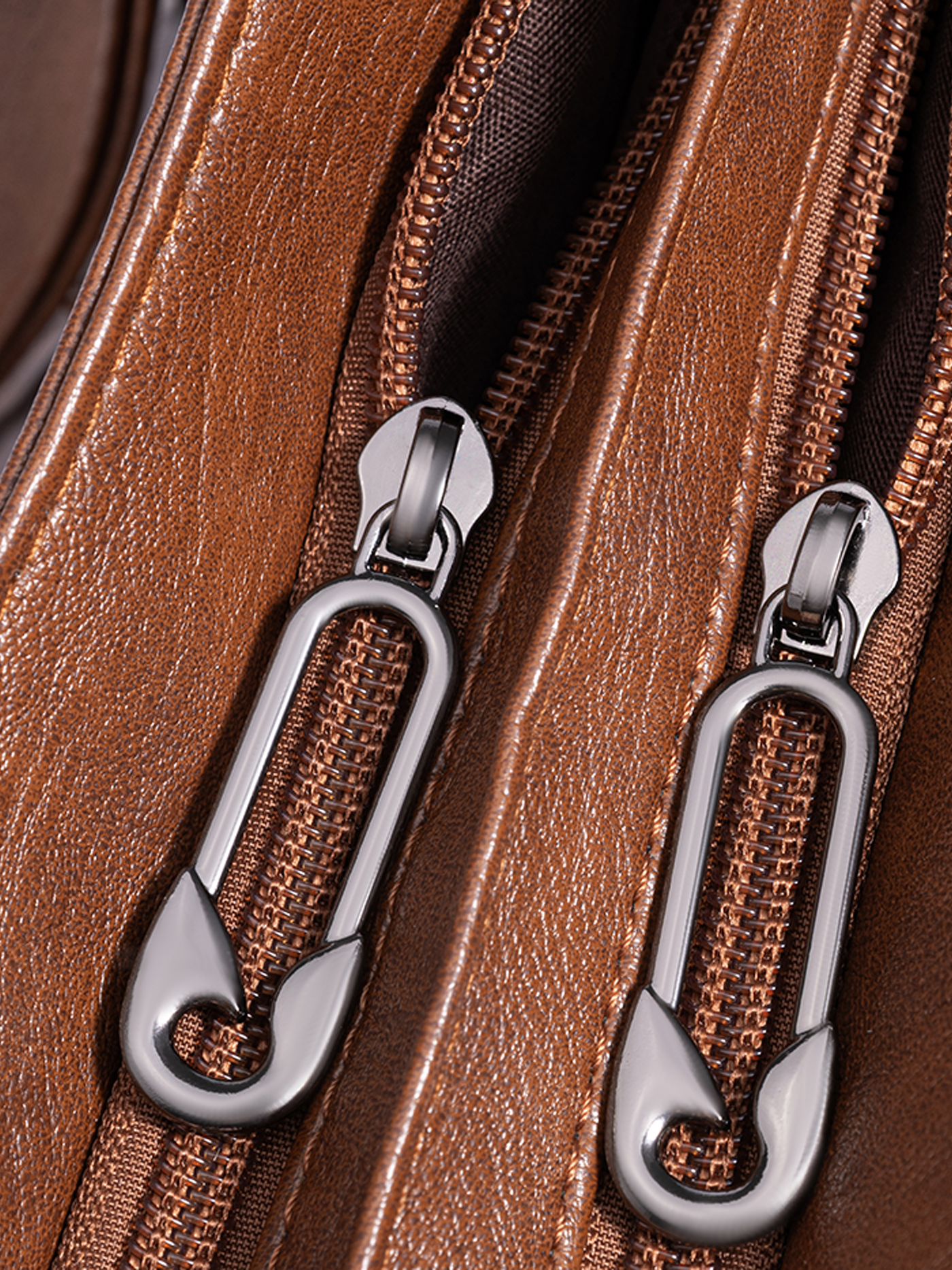 Vegan Leather Shoulder Bag with Multiple Pockets – Practical & Stylish