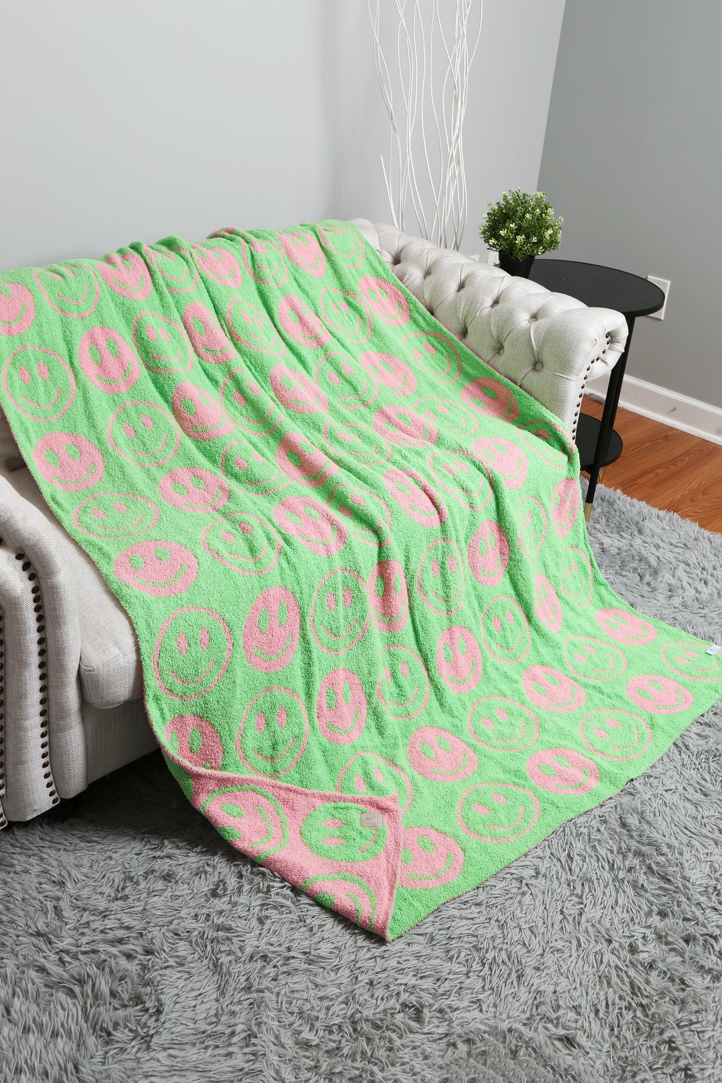 Mini Happy Face Luxe Fleece Throw Blanket – Ultra-Soft Polyester Microfiber, 130×150 cm, Cozy & Stylish Home Décor