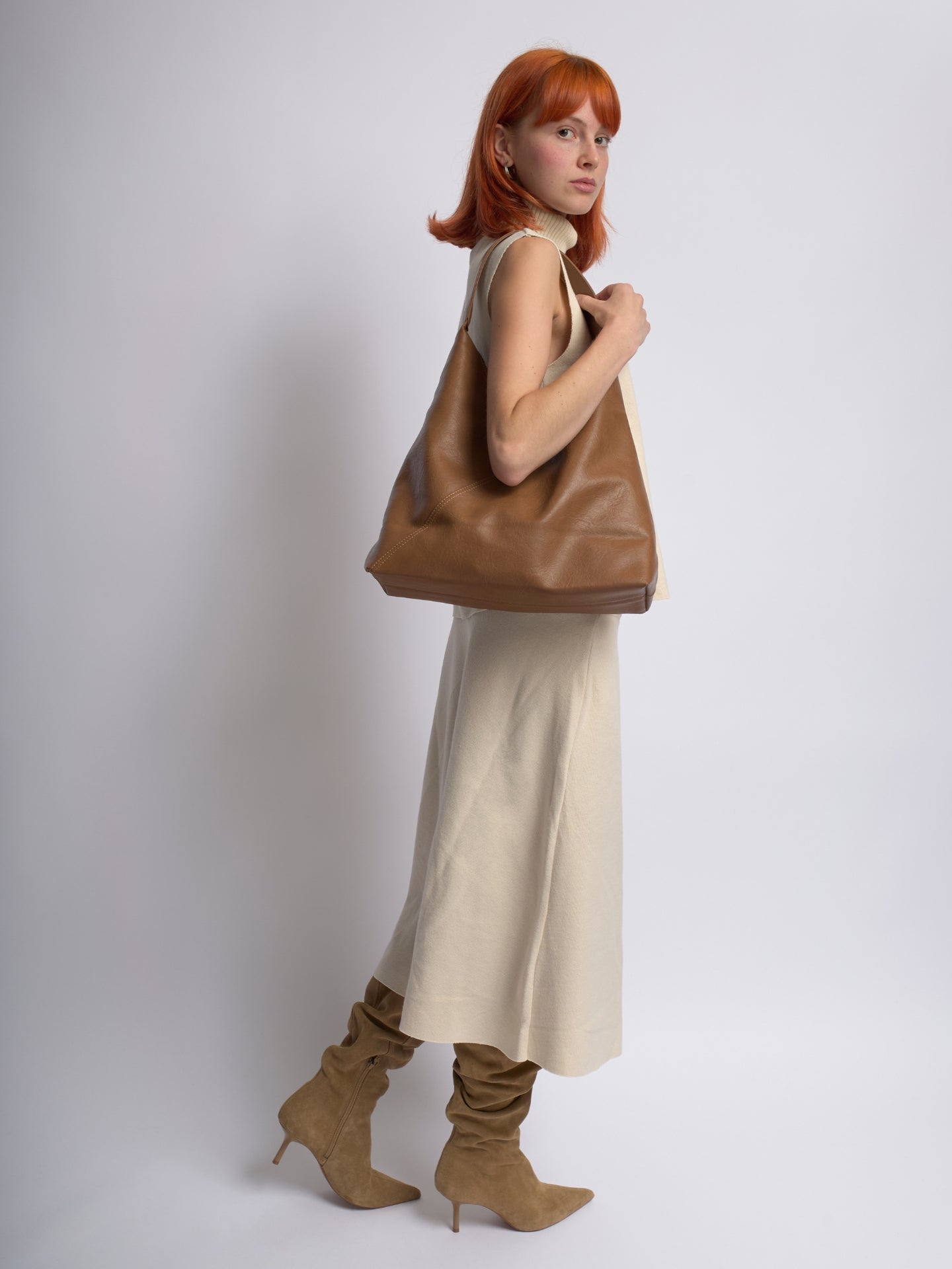 Vegan Leather Hobo Bag – Spacious, Timeless & Cruelty-Free Black Shoulder Tote