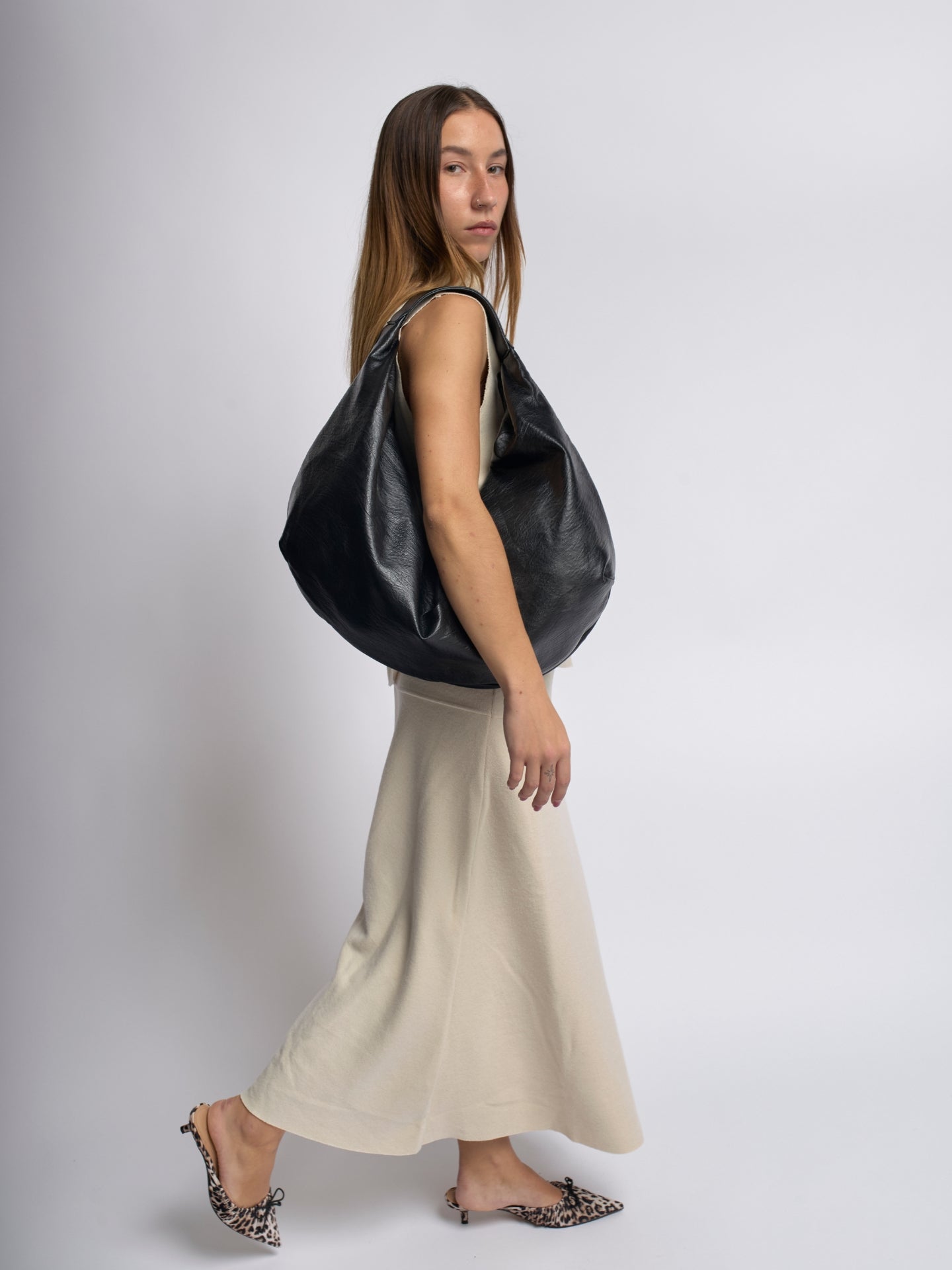 Vegan Leather Soft Hobo Shoulder Bag – Black | Sustainable & Stylish Everyday Tote