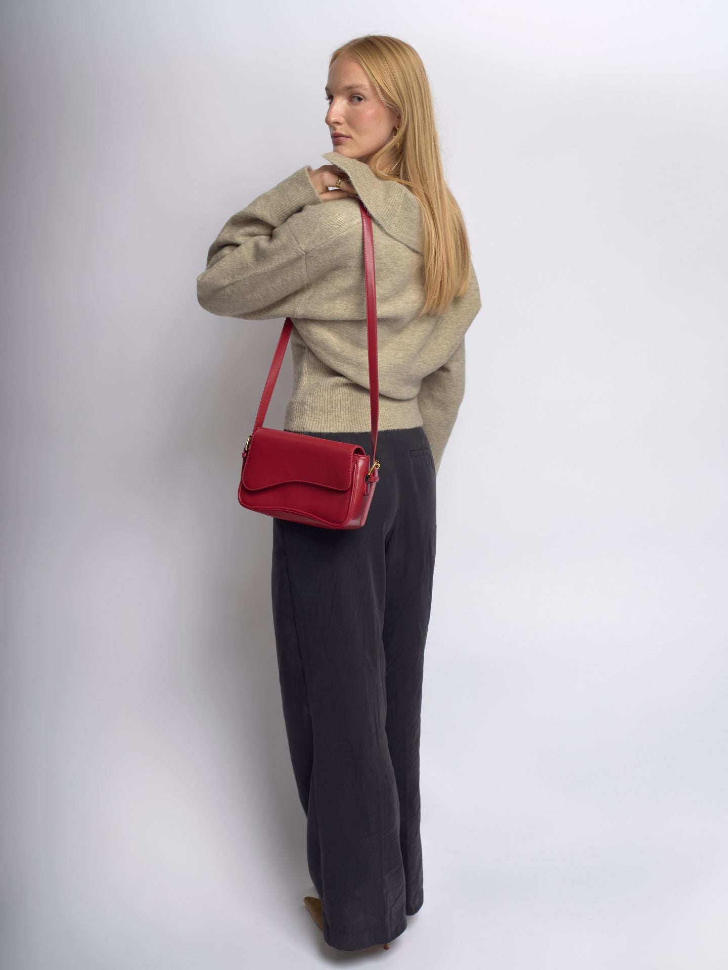 Vegan Leather Black Shoulder Bag – Adjustable Crossbody, Sustainable & Stylish