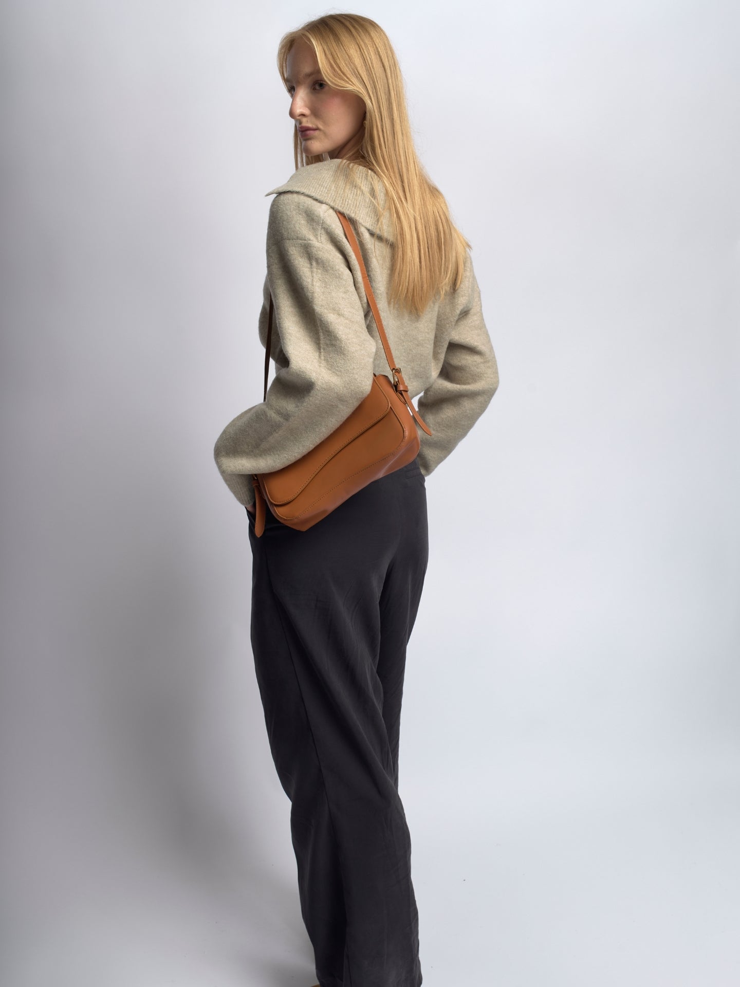 Vegan Leather Black Shoulder Bag – Adjustable Crossbody, Sustainable & Stylish