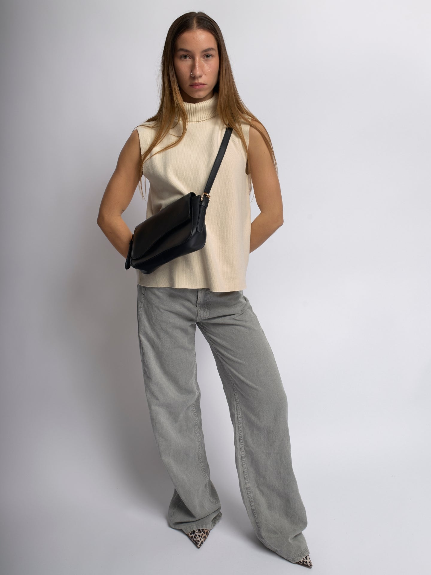 Vegan Leather Black Shoulder Bag – Adjustable Crossbody, Sustainable & Stylish