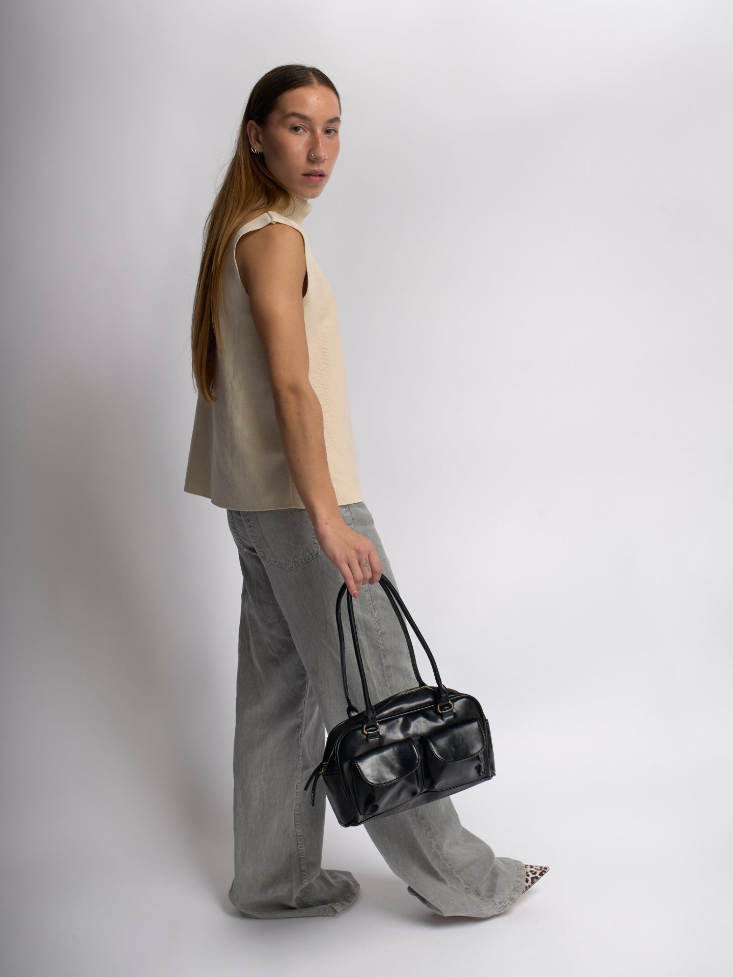 Vegan Leather Black Handbag with Dual Front Pockets – Stylish & Spacious