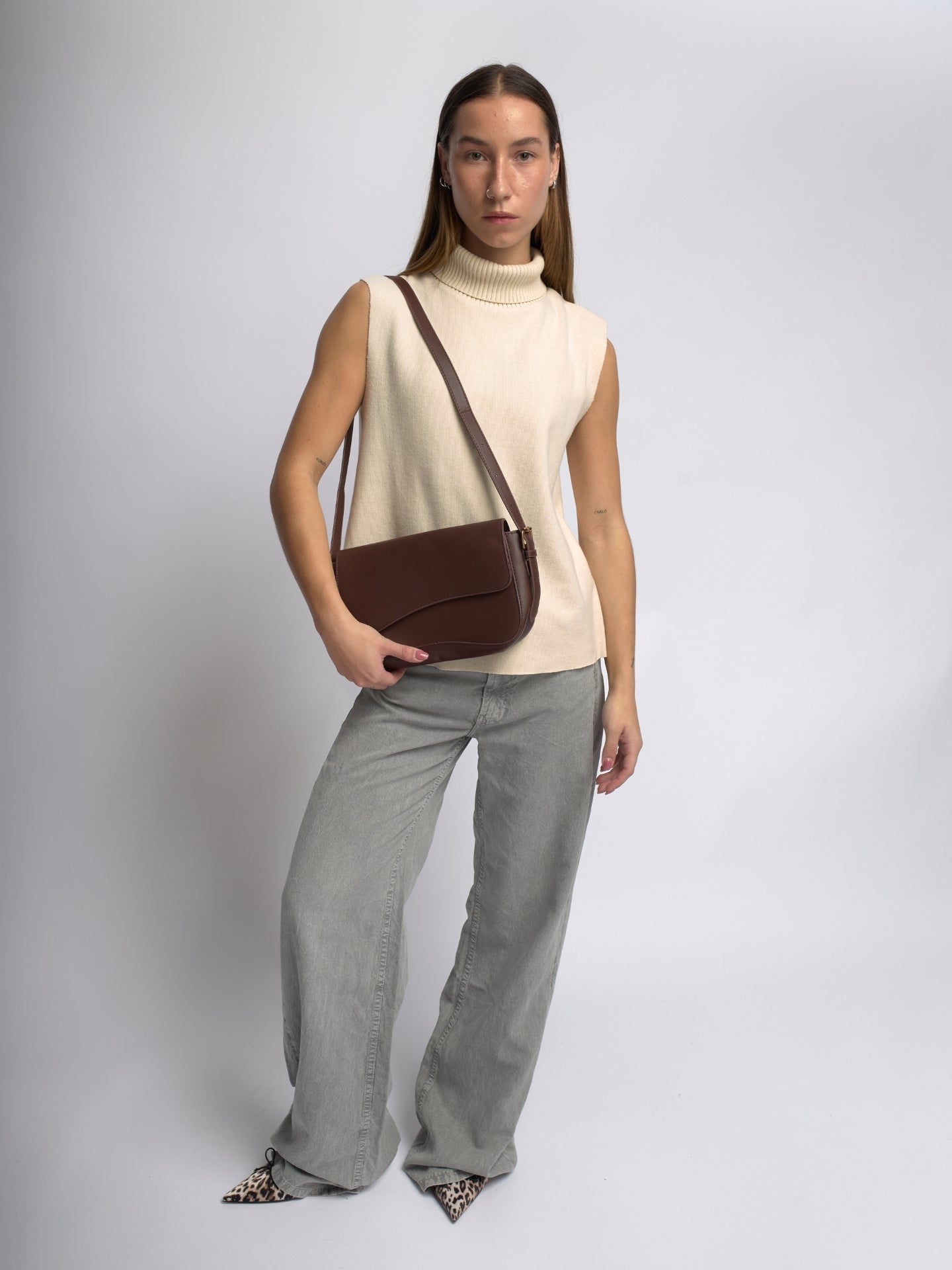 Vegan Leather Black Shoulder Bag – Adjustable Crossbody, Sustainable & Stylish
