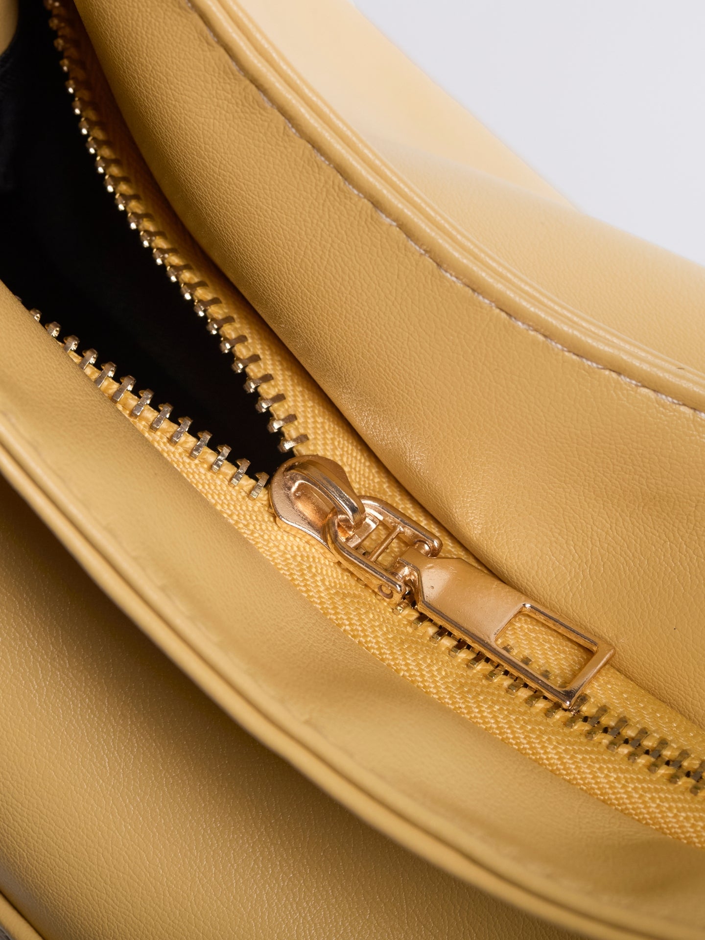 Minimalist Hobo Shoulder Bag – Vegan Leather