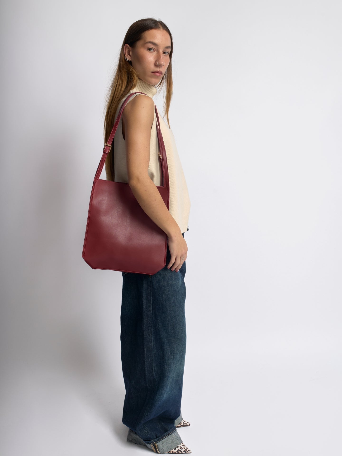 Minimalist Leather Shoulder Bag for Women – Spacious Black & Brown Elegance Handbag