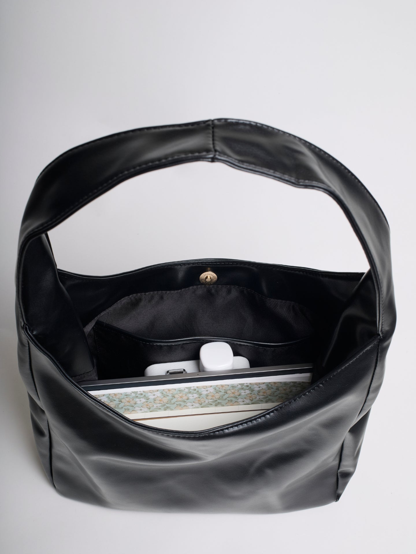 Minimalist Hobo Shoulder Bag – Vegan Leather