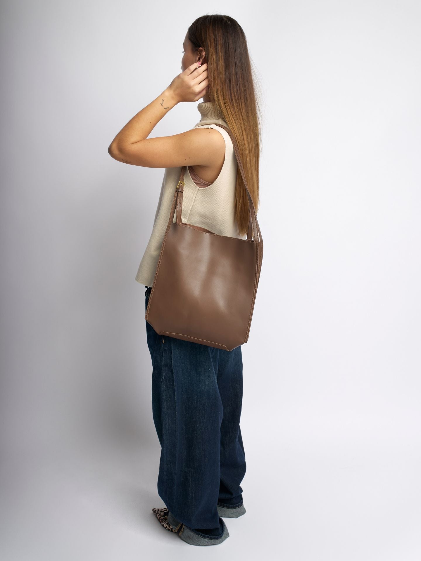 Minimalist Leather Shoulder Bag for Women – Spacious Black & Brown Elegance Handbag