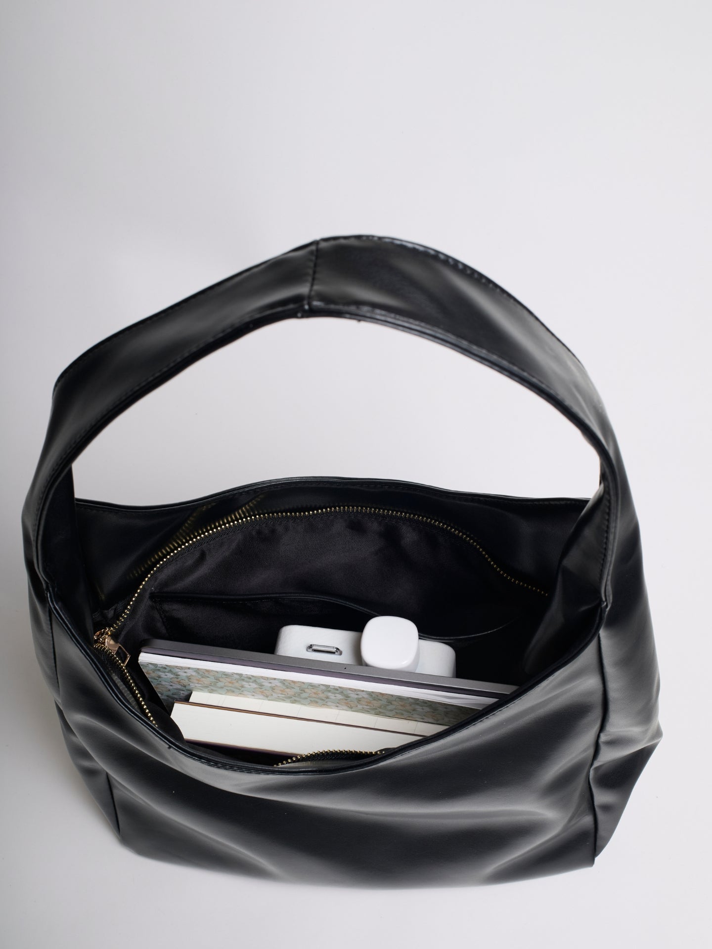 Minimalist Hobo Shoulder Bag – Vegan Leather