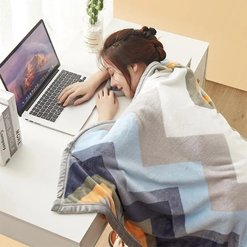 Super Soft Fleece Throw Blanket – Cozy Plaid Design for Sofa & Bed – Warm & Lightweight