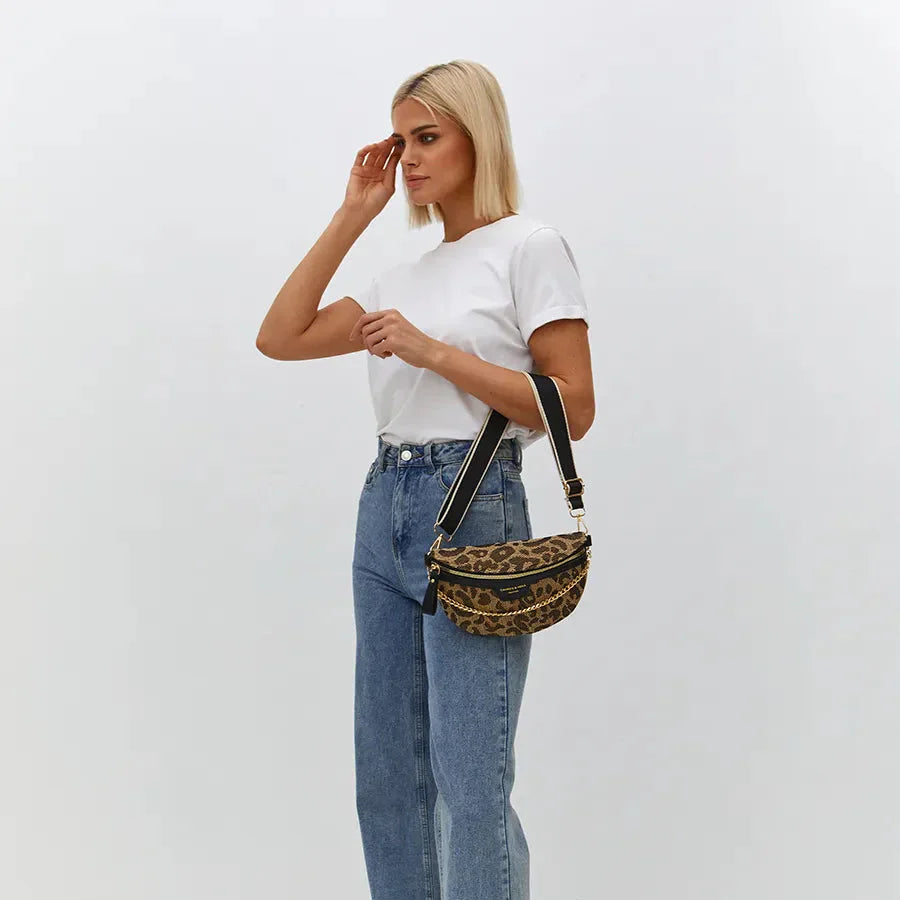 Trendy Leopard Print Crossbody Bag with Gold Chain – Adjustable Strap & Versatile Design