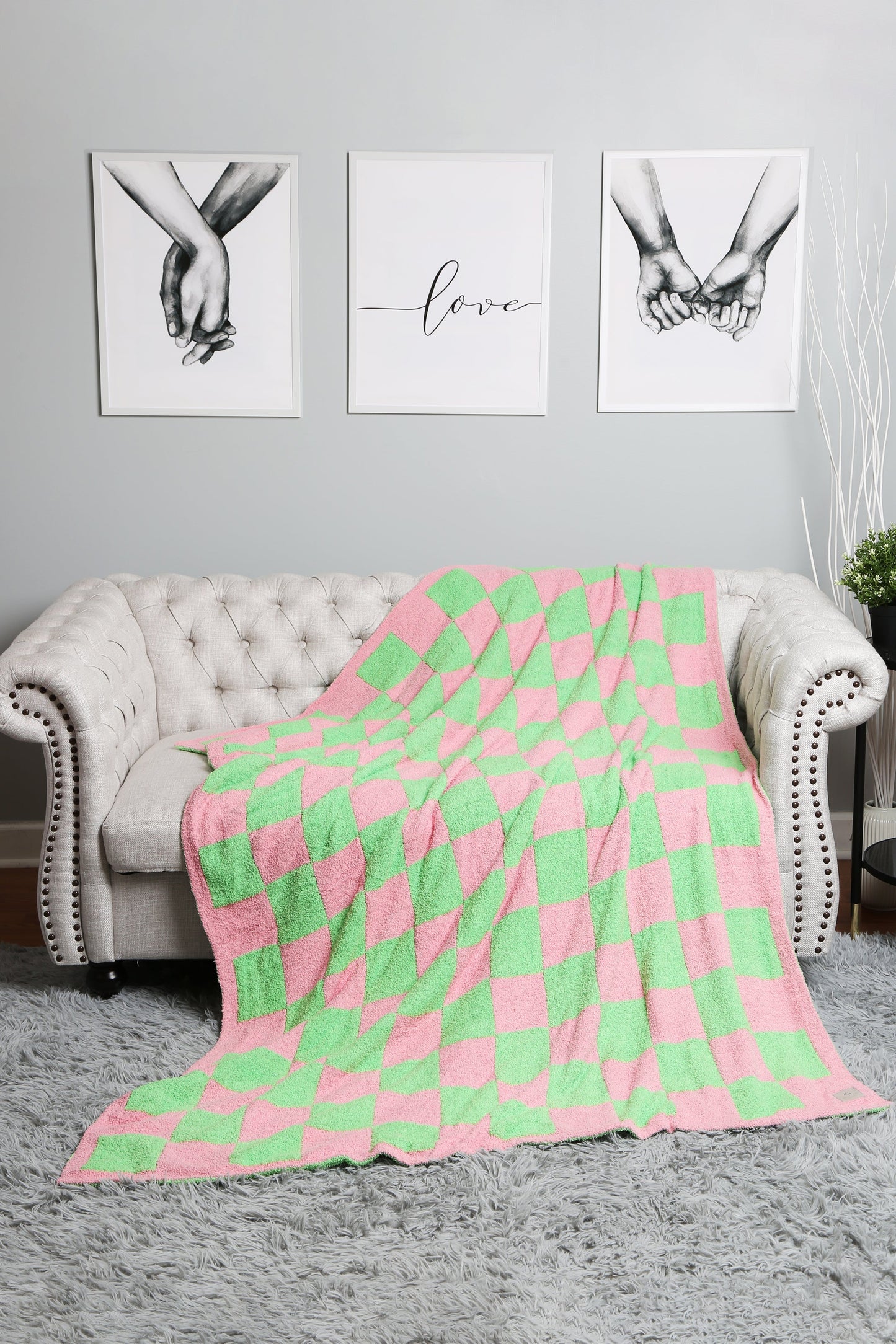 Luxurious Checkered Fleece Throw Blanket – Soft Plaid Microfiber, Machine Washable