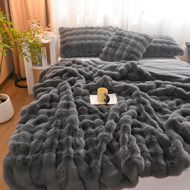 Solid Color Plush Throw Blanket – Luxe Soft Fleece for Living Room & Bedroom Decor