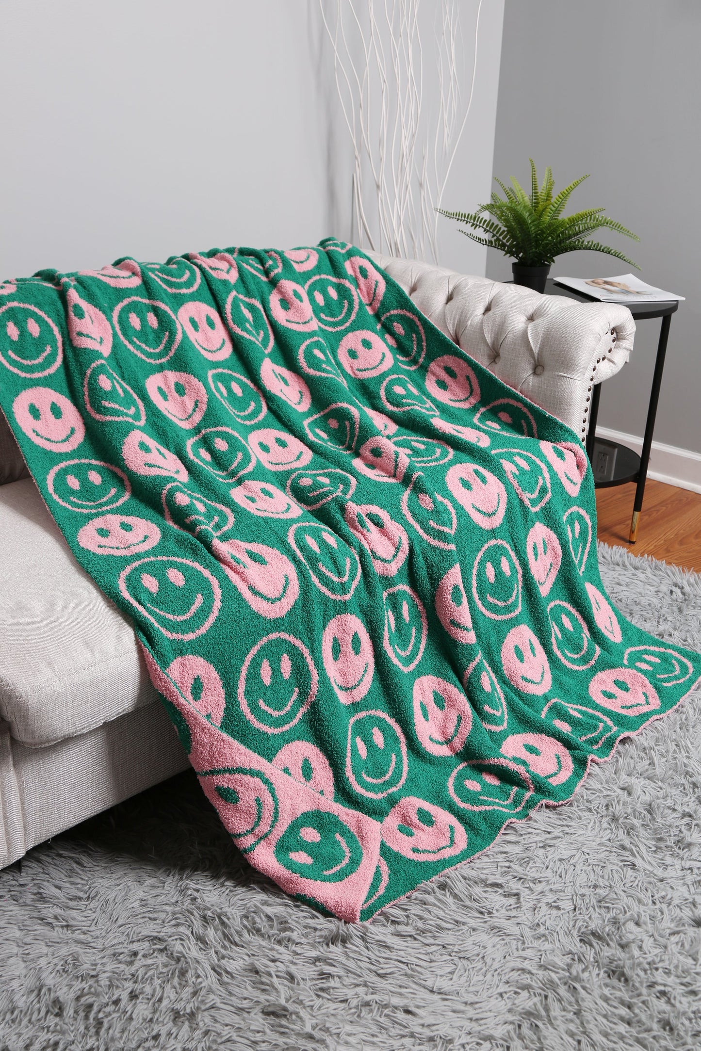 Mini Happy Face Luxe Fleece Throw Blanket – Ultra-Soft Polyester Microfiber, 130×150 cm, Cozy & Stylish Home Décor
