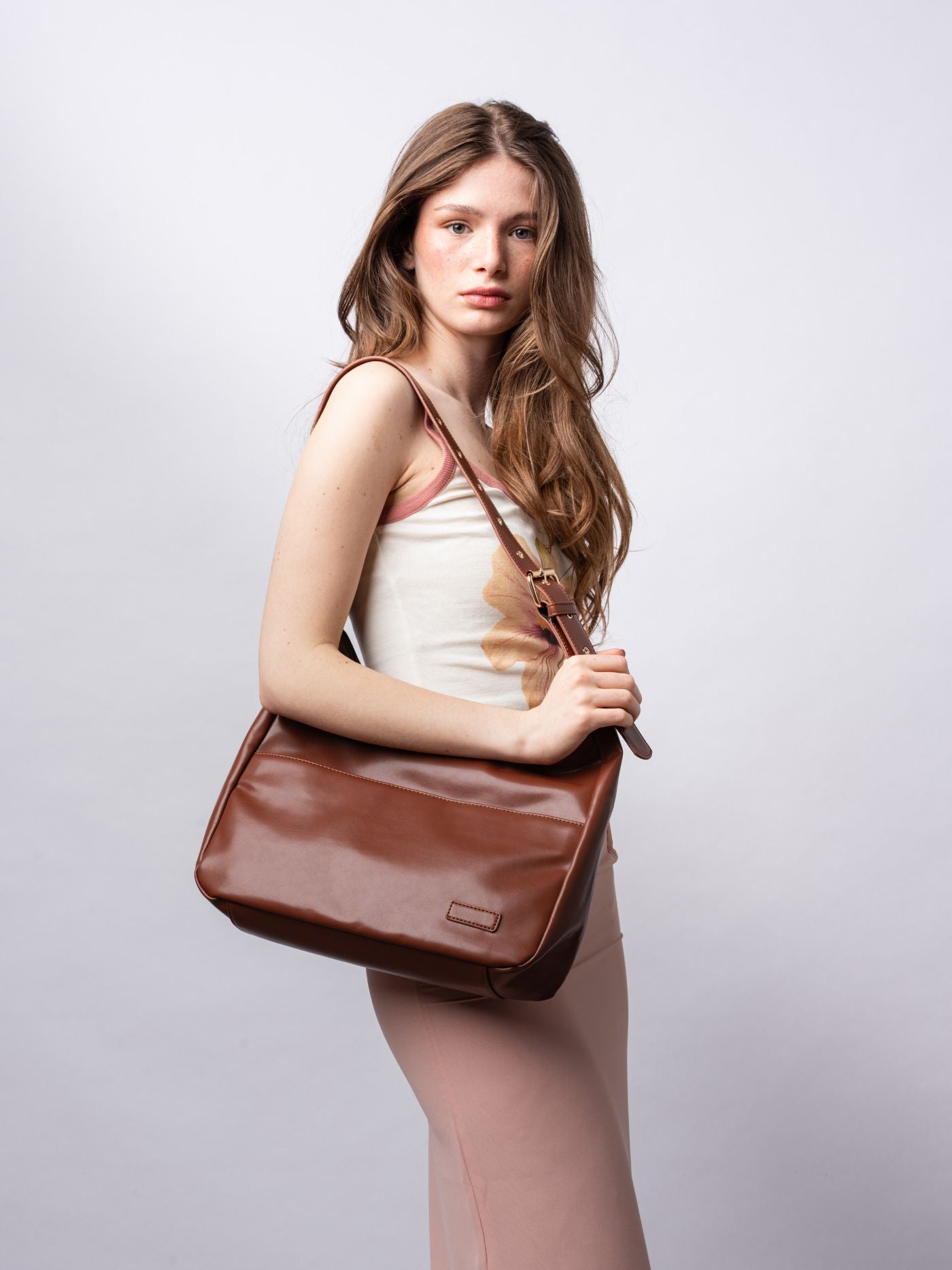 Black Shoulder Bag – Minimalist & Spacious Vegan Leather Design