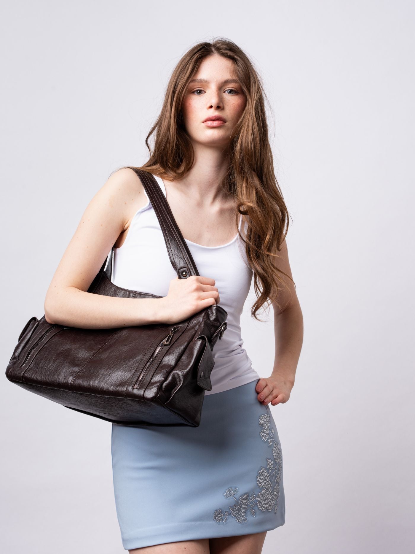 Black Leather Shoulder Bag with Side Pockets – Spacious & Elegant Women’s Leather Handbag