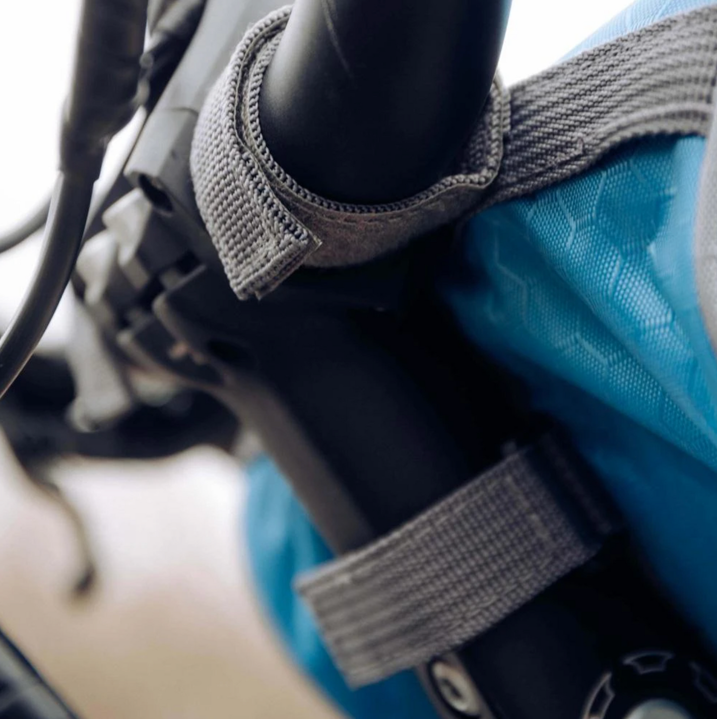 Waterproof Bike Frame Bag with Touchscreen Window – Universal Smartphone Holder for Cycling, MTB & Road Bikes