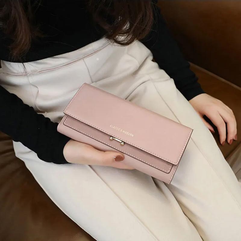 Luxe Women's Wallet – Premium Faux Leather, Multiple Card Slots, Smartphone Compartment, Secure Zipper Closure