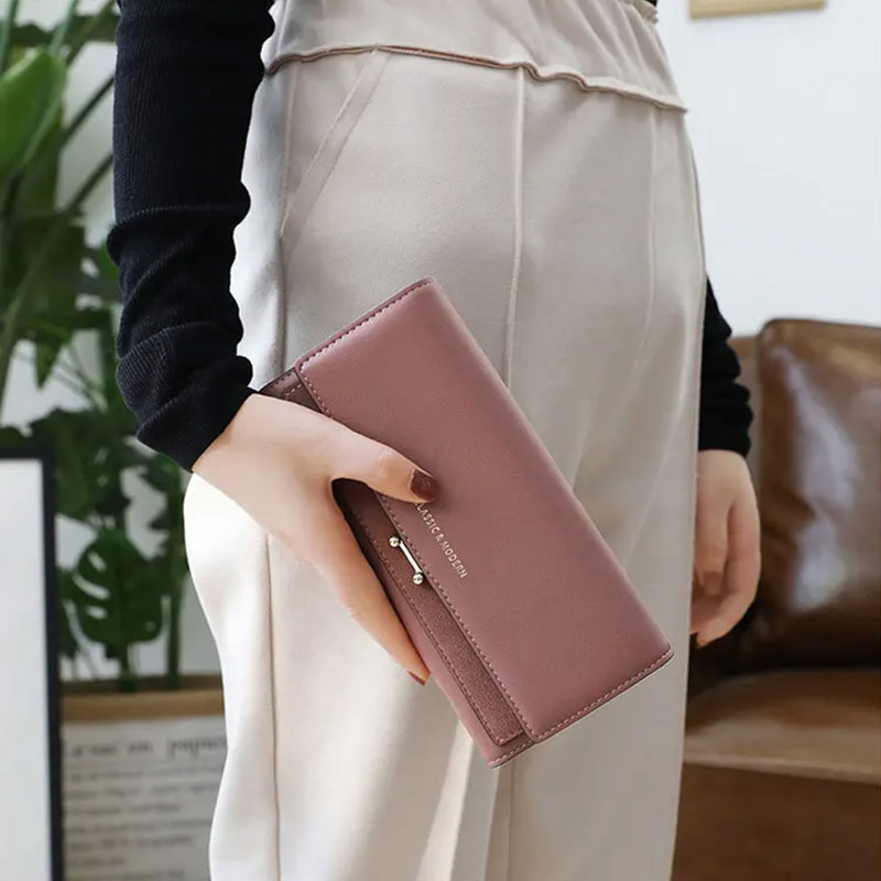 Luxe Women's Wallet – Premium Faux Leather, Multiple Card Slots, Smartphone Compartment, Secure Zipper Closure