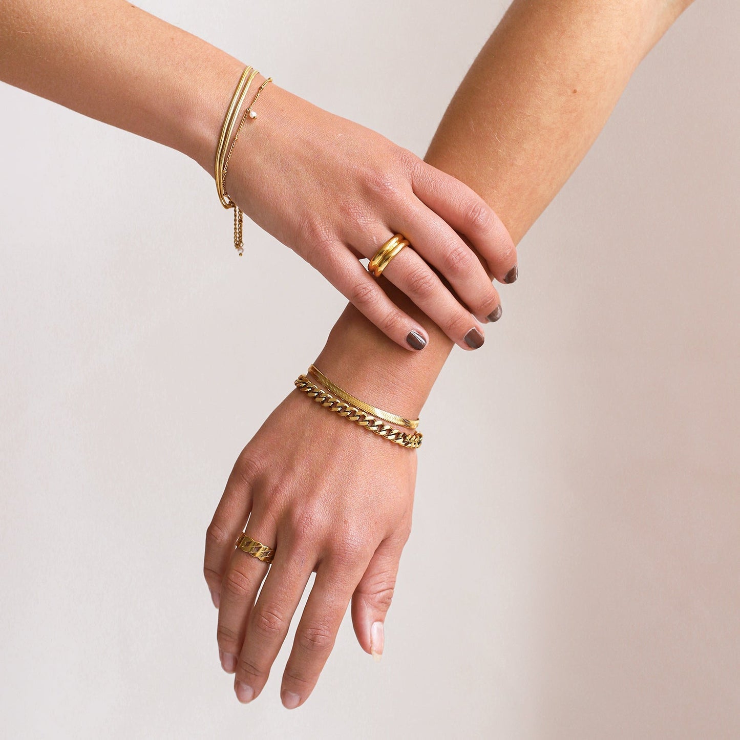 Gold Herringbone Bracelet – Adjustable Stainless Steel Chain for Women – Waterproof, Hypoallergenic, Elegant Everyday Jewelry