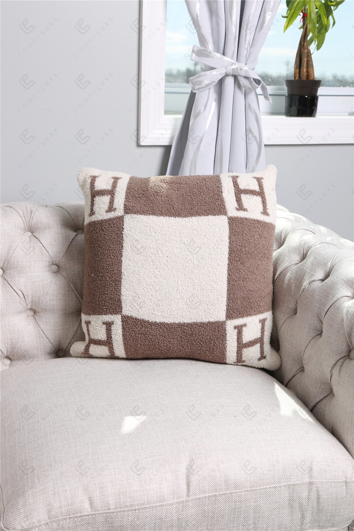 Luxurious Monogram Pillow Cover “H” – Elegant Decorative Cushion Case for Home Decor