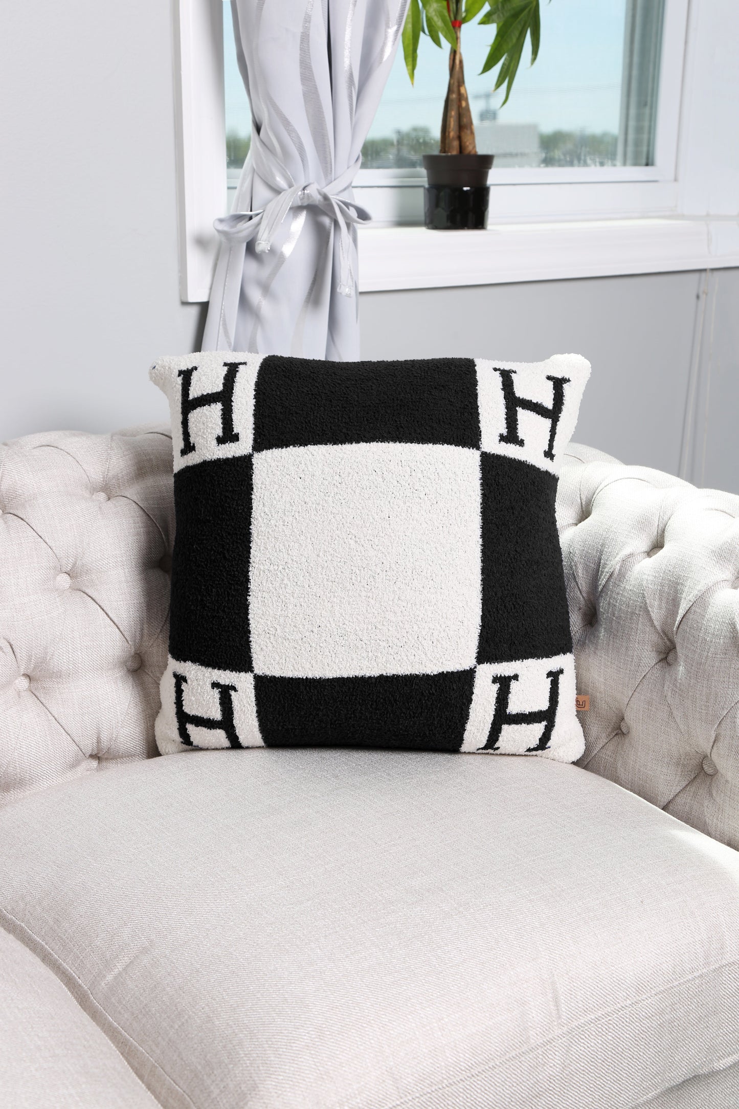 Luxurious Monogram Pillow Cover “H” – Elegant Decorative Cushion Case for Home Decor