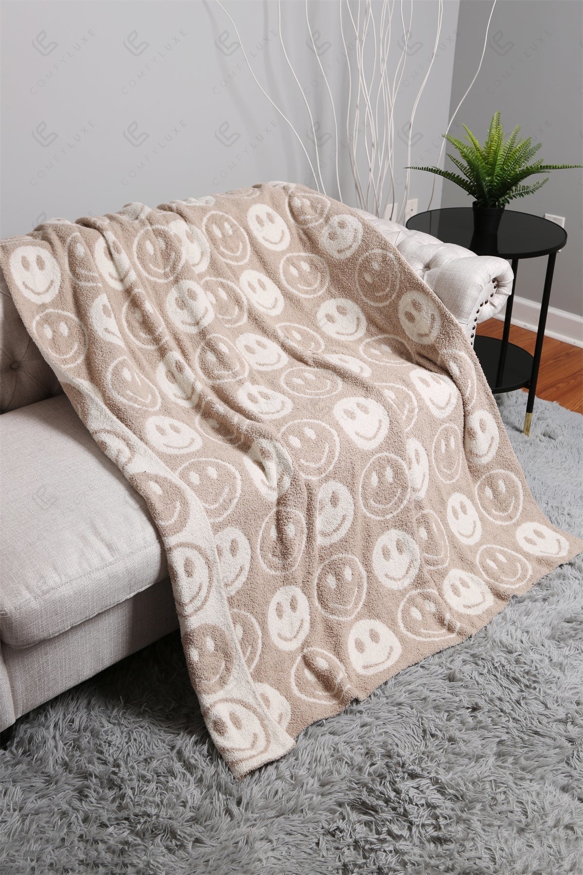 Mini Happy Face Luxe Fleece Throw Blanket – Ultra-Soft Polyester Microfiber, 130×150 cm, Cozy & Stylish Home Décor