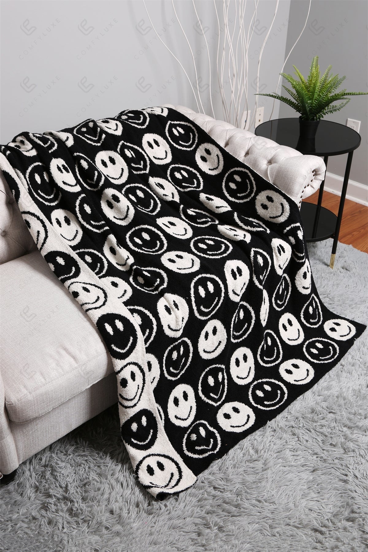 Mini Happy Face Luxe Fleece Throw Blanket – Ultra-Soft Polyester Microfiber, 130×150 cm, Cozy & Stylish Home Décor