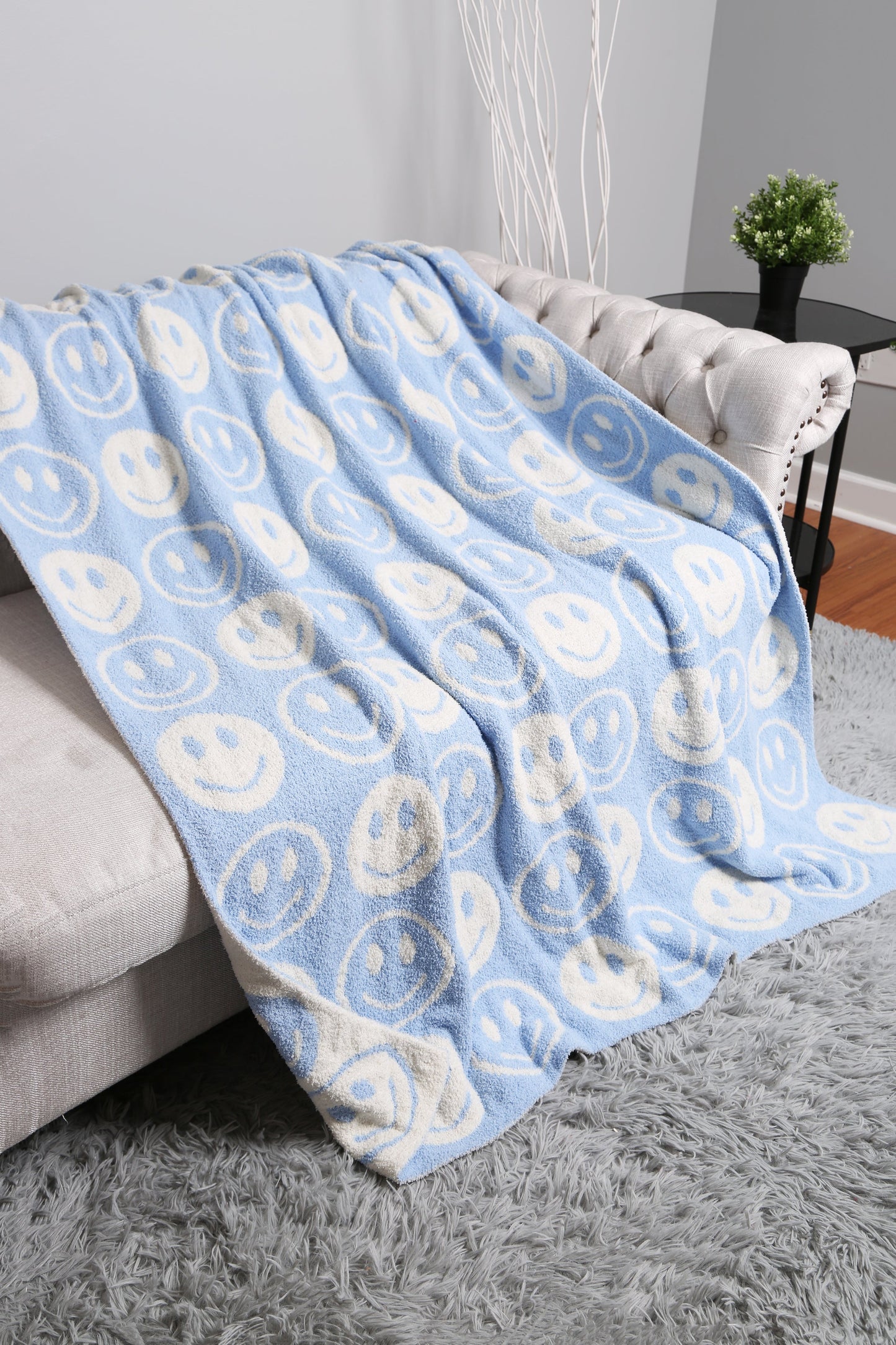 Mini Happy Face Luxe Fleece Throw Blanket – Ultra-Soft Polyester Microfiber, 130×150 cm, Cozy & Stylish Home Décor
