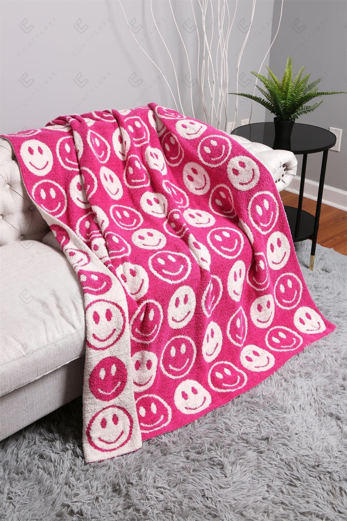 Mini Happy Face Luxe Fleece Throw Blanket – Ultra-Soft Polyester Microfiber, 130×150 cm, Cozy & Stylish Home Décor