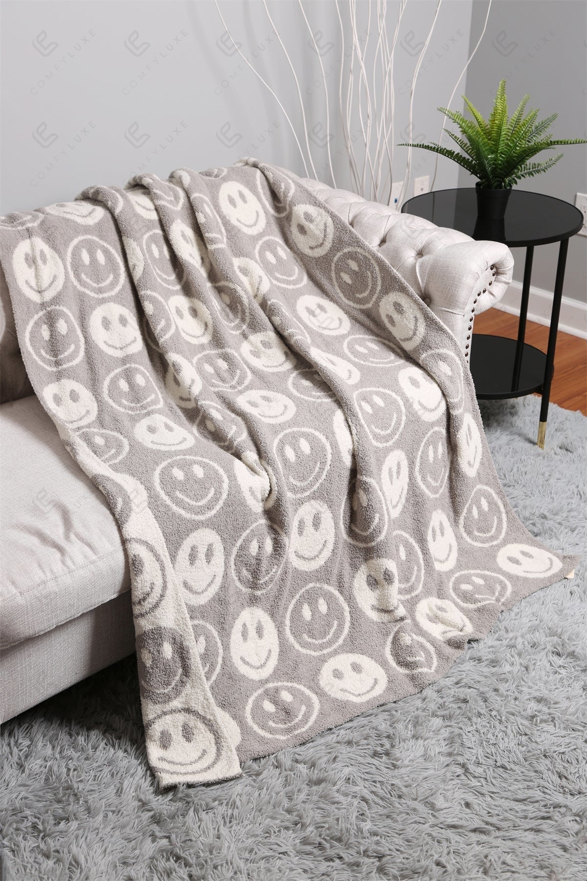 Mini Happy Face Luxe Fleece Throw Blanket – Ultra-Soft Polyester Microfiber, 130×150 cm, Cozy & Stylish Home Décor