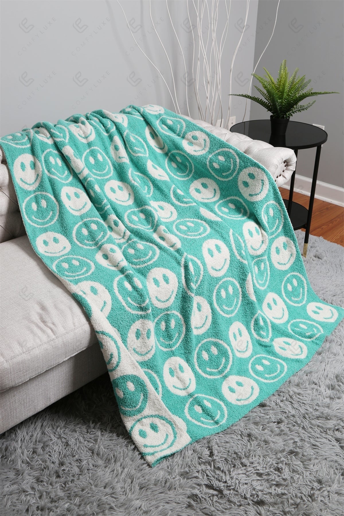 Mini Happy Face Luxe Fleece Throw Blanket – Ultra-Soft Polyester Microfiber, 130×150 cm, Cozy & Stylish Home Décor